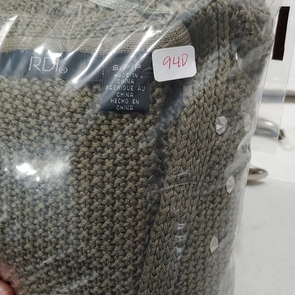 RDI STUDDED SWEATER (940) - Picture 15 of 15